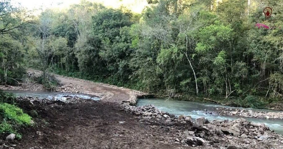 Lagoão recupera ponte entre Posse do Trigo e Caçador após fortes chuvas