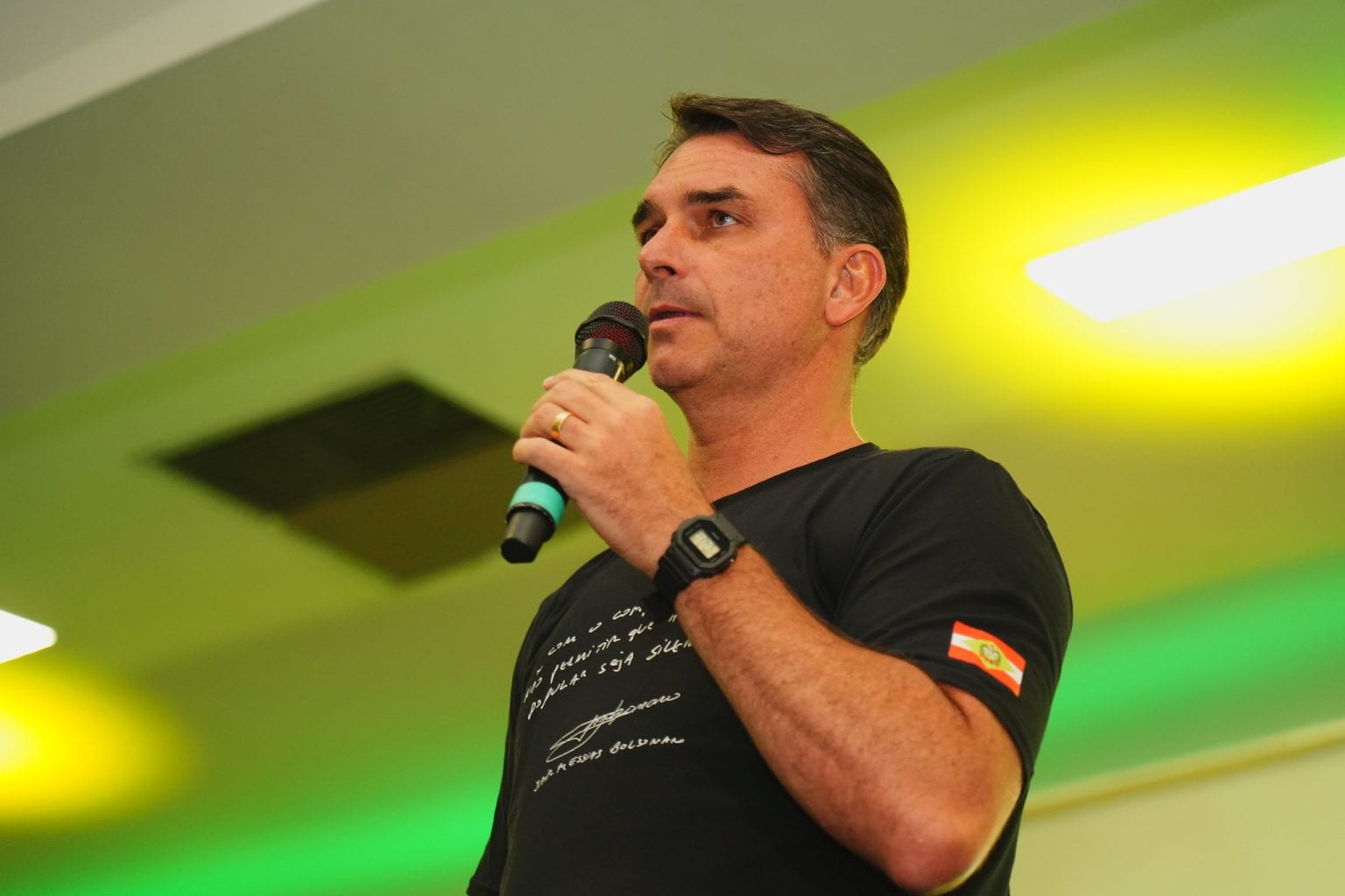 Flávio pretende visitar Bolsonaro na manhã seguinte ao segundo turno