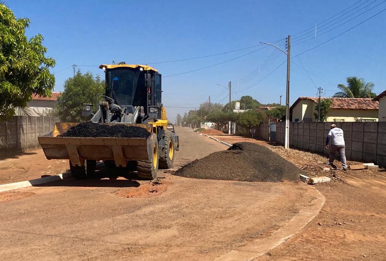 Prefeitura de Talismã faz força‑tarefa de tapa‑buracos em Vila União