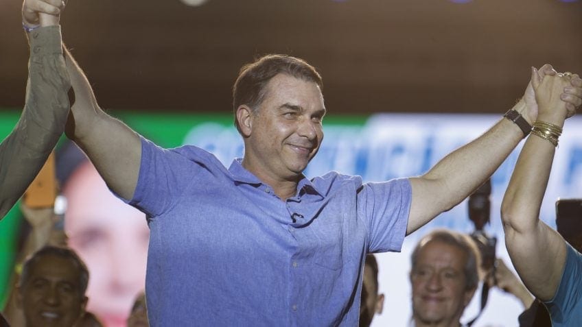 Flávio abre campanha com foco em segurança e pede votos para o Senado