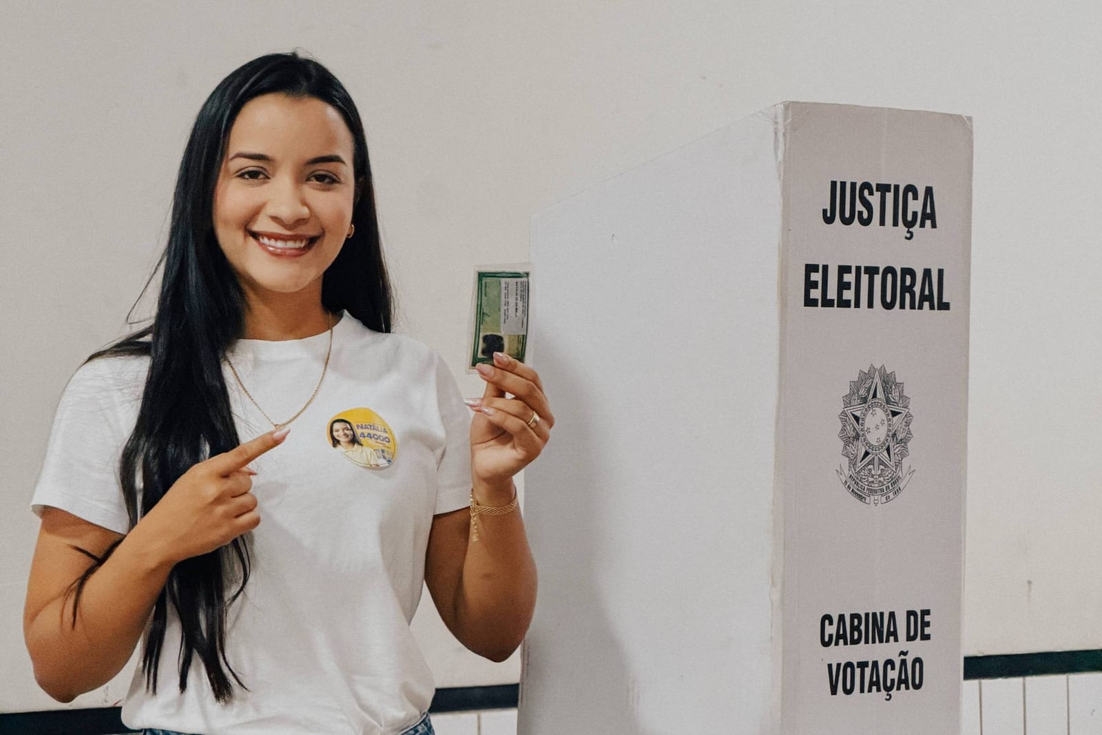 Aos 21, maranhense apoiada por Sarney e prefeito investigado é deputada estadual mais jovem do país
