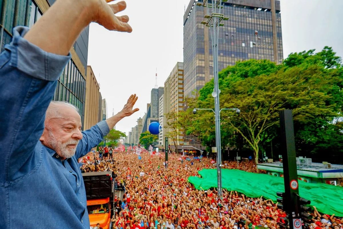 Campanha avalia que atos dão fôlego a Lula e aposta na 6x1 para furar bolha