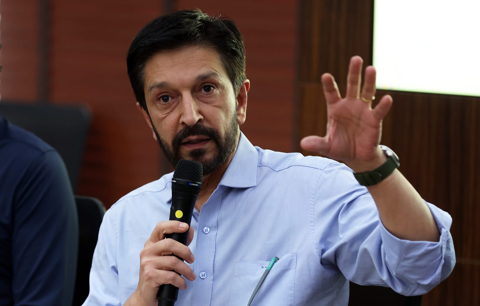 Deputada Sâmia Bomfim pede prisão de Ricardo Nunes por descumprir ordem de colocar 100% dos ônibus de SP nas ruas na ele