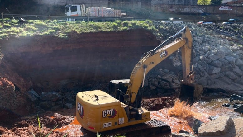Marginal Botafogo tem trânsito parcialmente interditado por obra de contenção