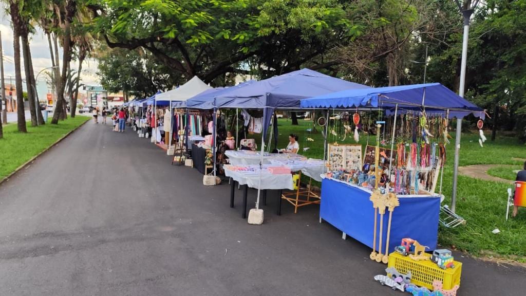 Feira Municipal de Economia Criativa e Solidária reúne 60 expositores neste sábado (29)