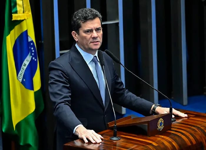 Flávio deixar o país é compreensível, diz Sergio Moro