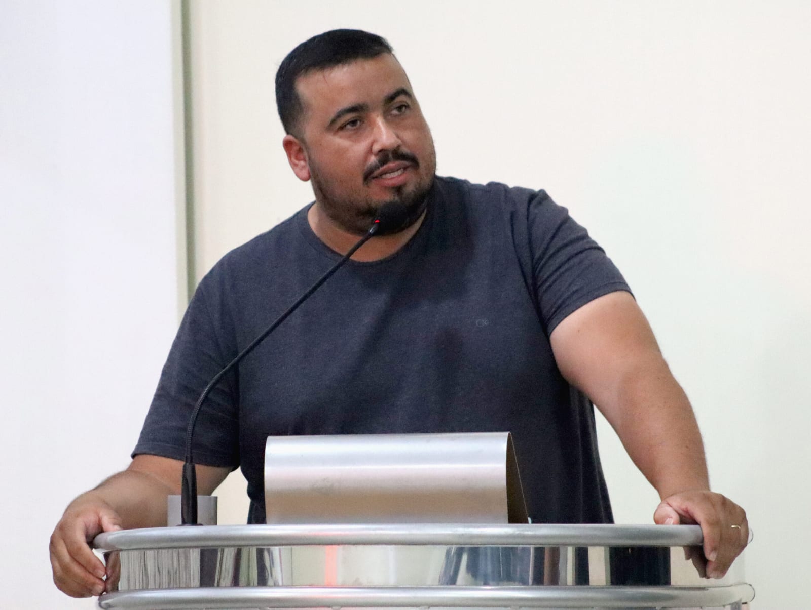 Política: Daniel diz que norma da Educação impede trabalho do vereador
