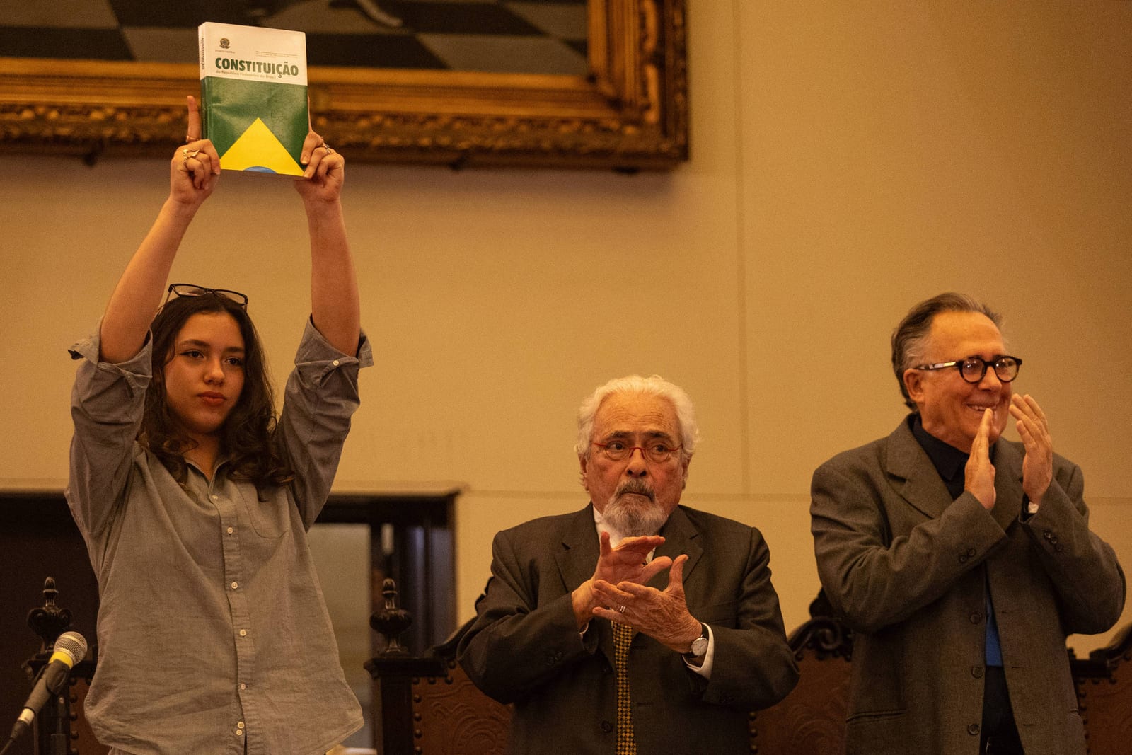 Juristas e estudantes fazem ato pró-democracia na USP