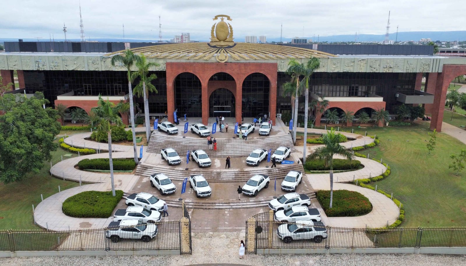 Governo do Tocantins entrega 19 caminhonetes para reforçar assistência social em 17 municípios