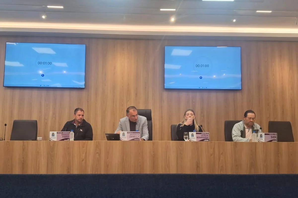 Aumento de salários de prefeito, vereadores e secretários de Bento ocorreu às pressas