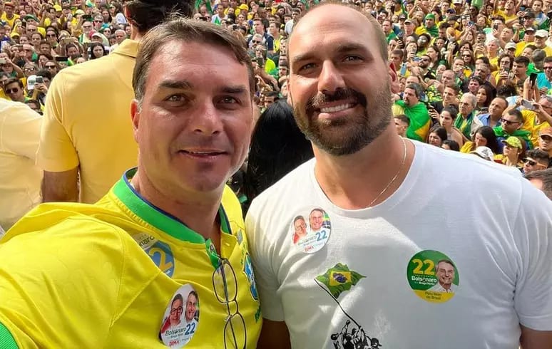 Eduardo Bolsonaro defende que Flávio deixe o Brasil se perder eleição