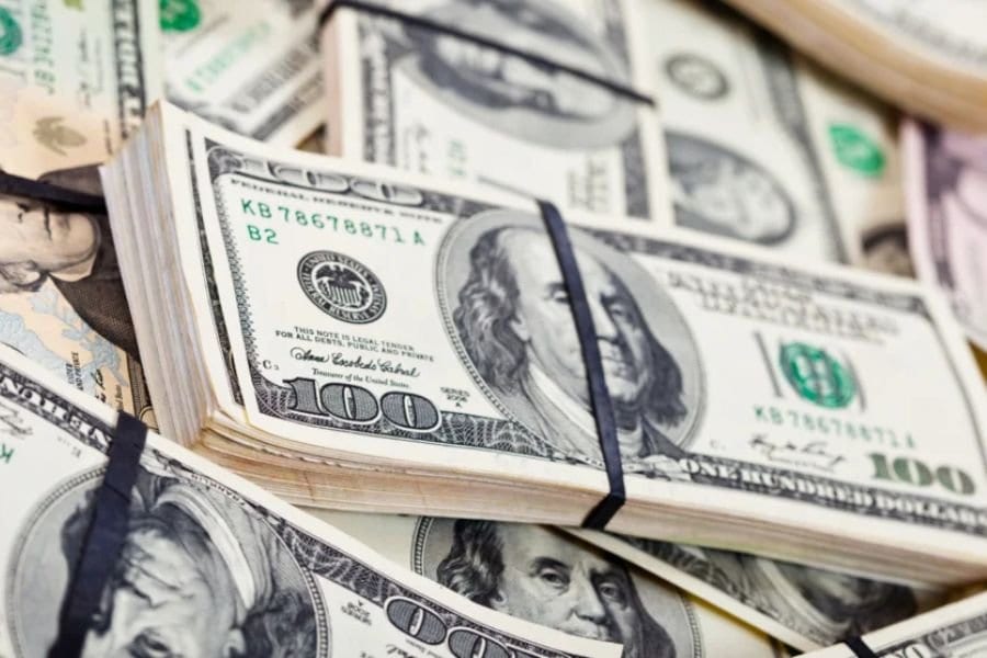 Dólar hoje sobe a R$ 5,357 com exterior e cenário político no radar
