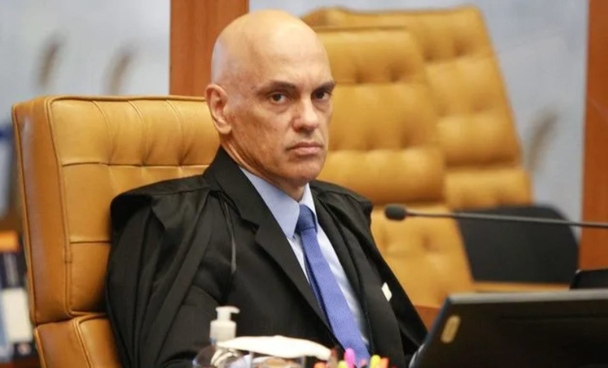 Folha de S.Paulo pede renúncia ou impeachment de Alexandre de Moraes após revelações sobre o Banco Master