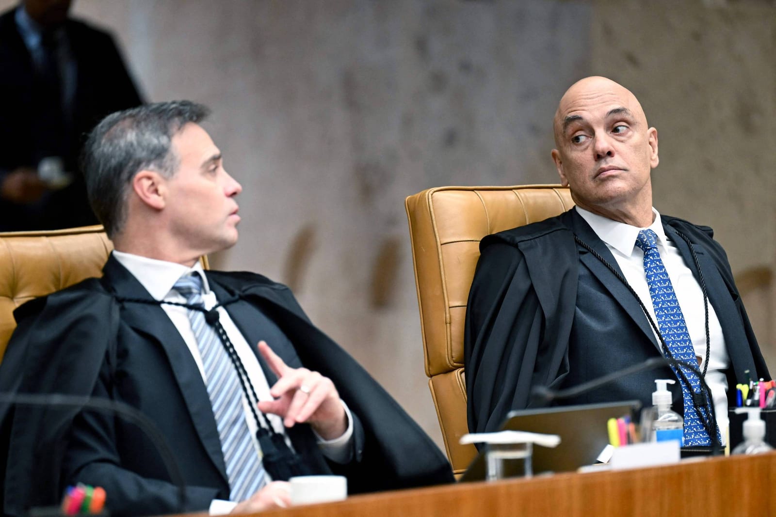 Moraes versus Mendonça: um conflito inédito no STF em meio à crise da corte