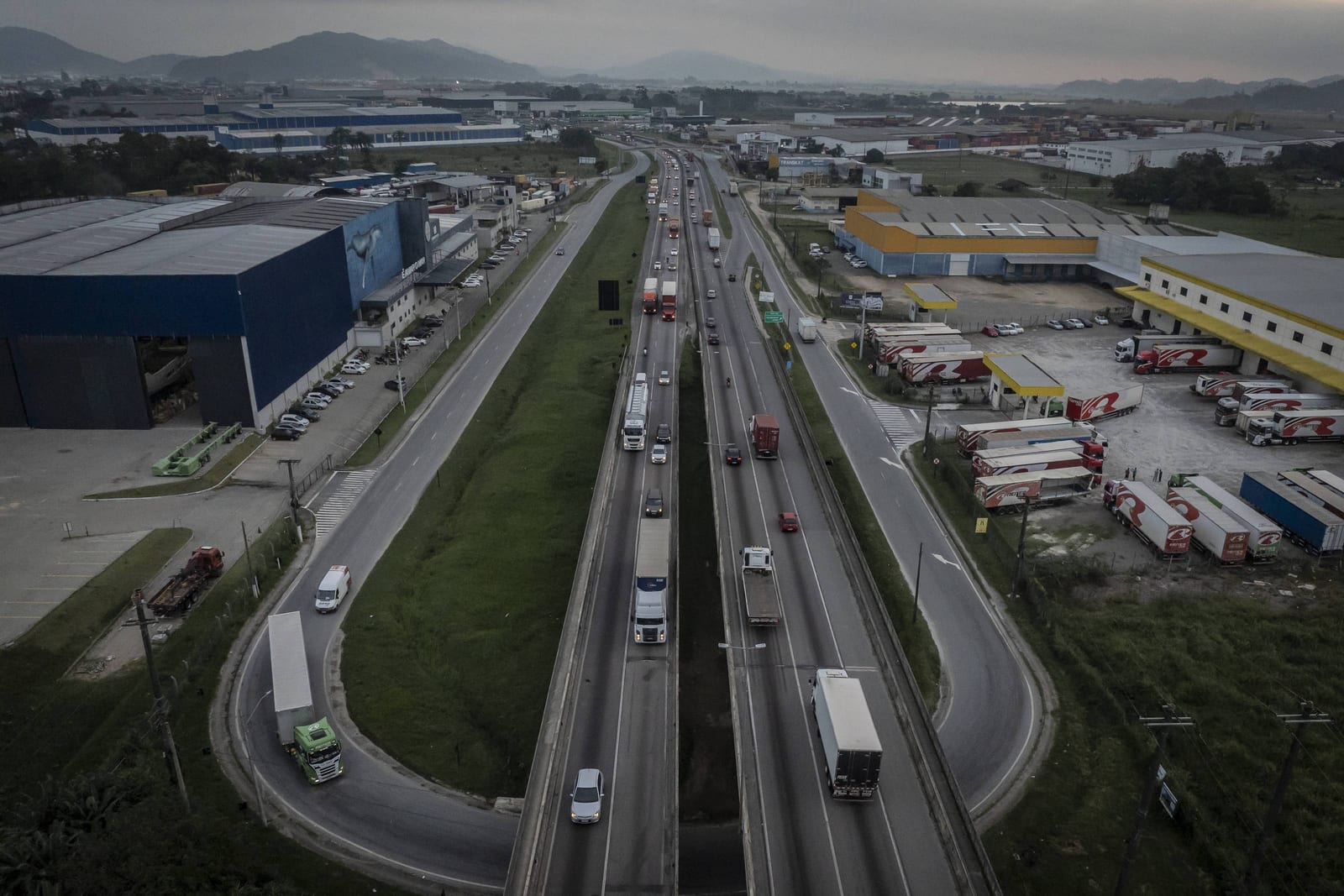 Governo obriga operadoras a compartilhar sinal de internet em rodovias a partir de 2027