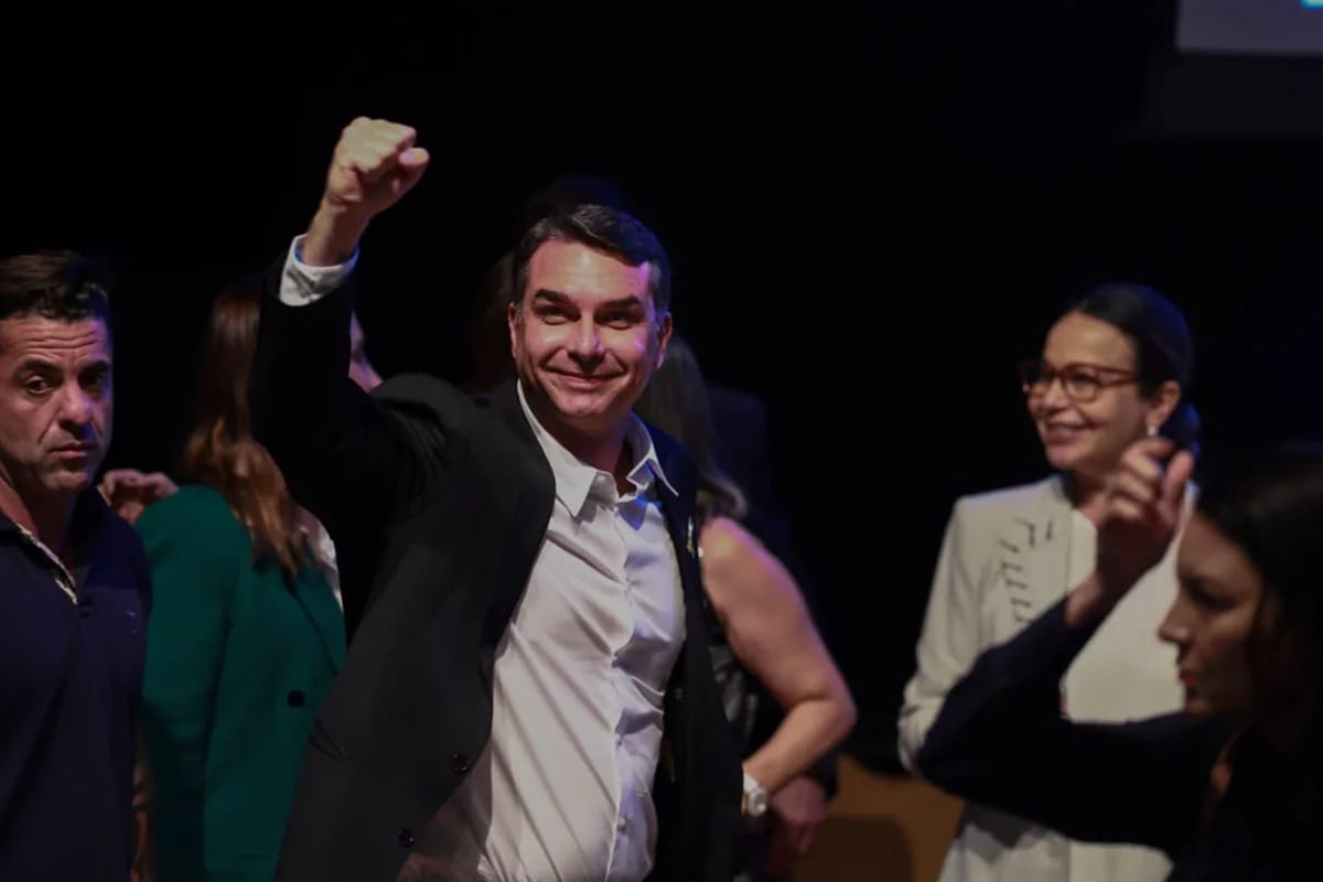 Equipe de Flávio retira credenciais para debate da Band