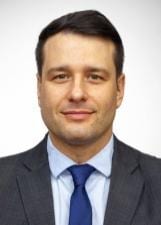 Leonel Radde faz críticas contundentes à família Bolsonaro e comenta as declarações sobre a decisão de Flávio Bolsonaro.