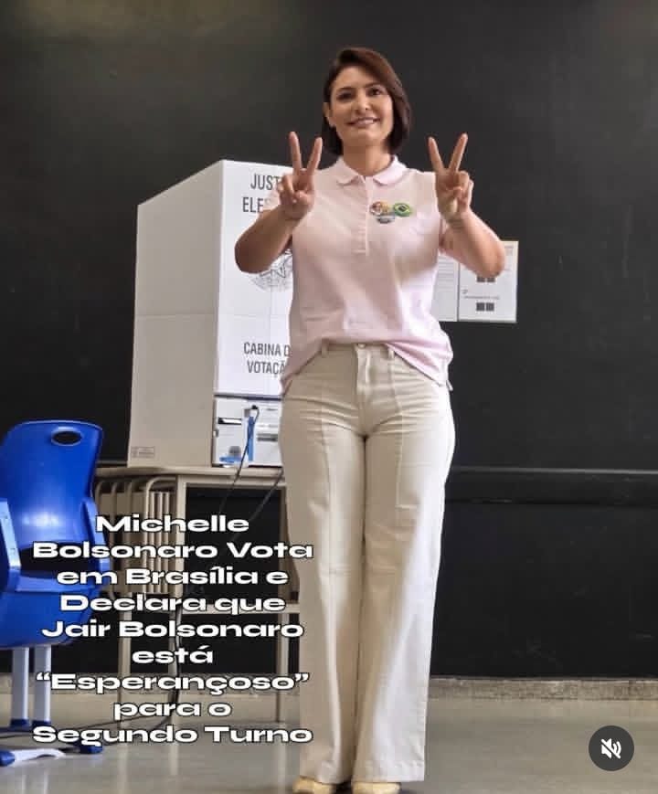 Brasília (DF) — A senadora eleita Michelle Bolsonaro (PL) votou, neste domingo (25), por volta das 10h40, no Lago Sul, r