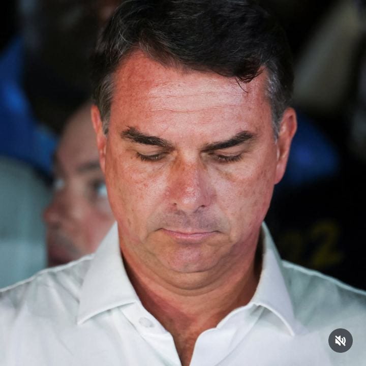 O senador Flávio Bolsonaro (PL-RJ) foi embora para os Estados Unidos.