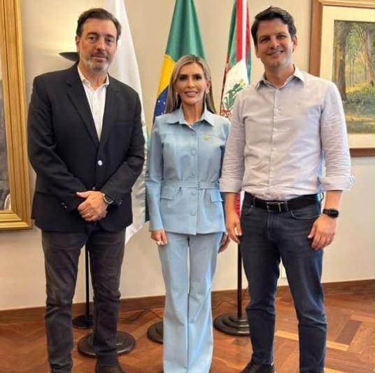 Começando nossa semana com agenda institucional, visitando nosso querido amigo e prefeito de Curitiba Eduardo Pimentel ,