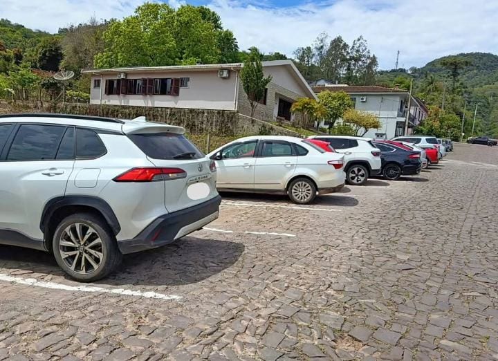 A Secretaria de Obras e Trânsito de Nova Palma realizou nesta semana a implantação de estacionamento oblíquo na Rua João