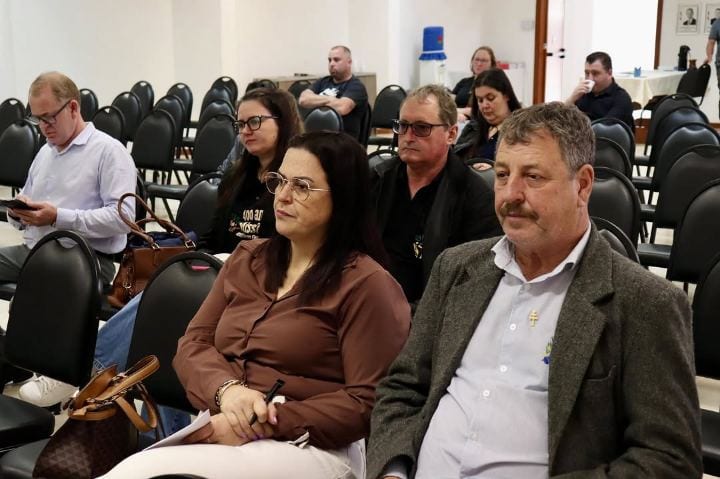 Caibaté participa de reunião regional para tratar filas e consultas de saúde