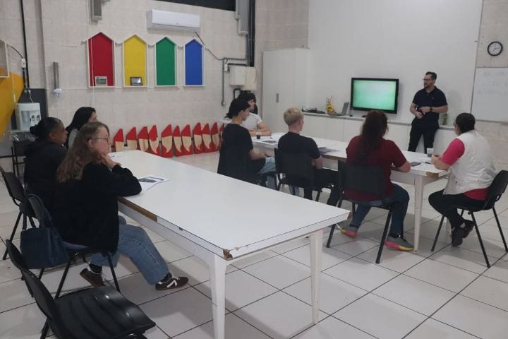 CURSO DE CONFECÇÃO DE CALÇADOS A PARTIR DA TERÇA-FEIRA
