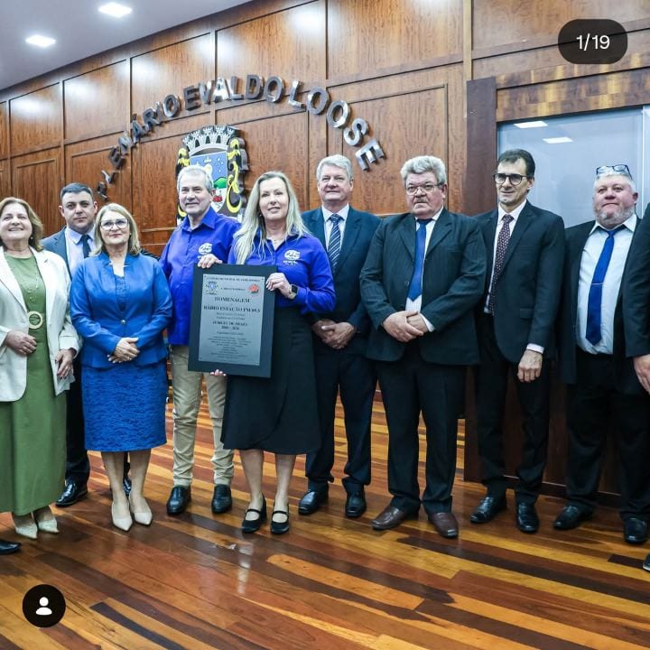 A Câmara de Vereadores de Carlos Barbosa realizou nesta quinta-feira, 22 uma sessão comemorativa em homenagem aos 25 ano