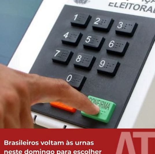 Para votar, o eleitor deve comparecer ao local indicado pela Justiça Eleitoral e apresentar um documento oficial com fot