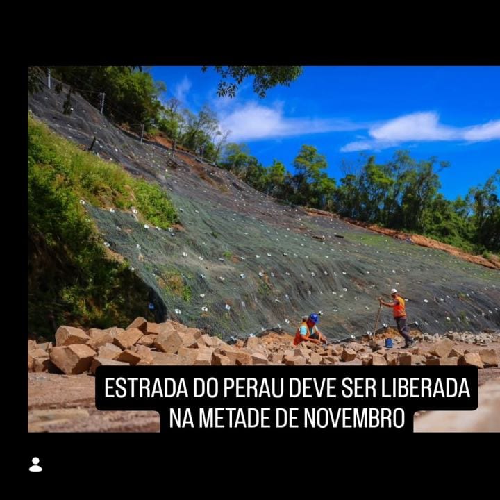 Prefeitura acompanha recomposição do calçamento na Estrada do Perau