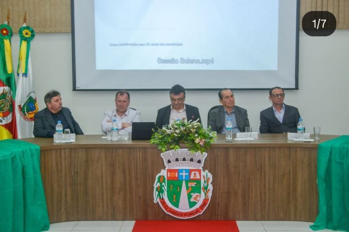 Vereadores realizam sessão solene dos 31 anos de Fazenda Vilanova e prestam homenagem ao Professor Celso Gauer