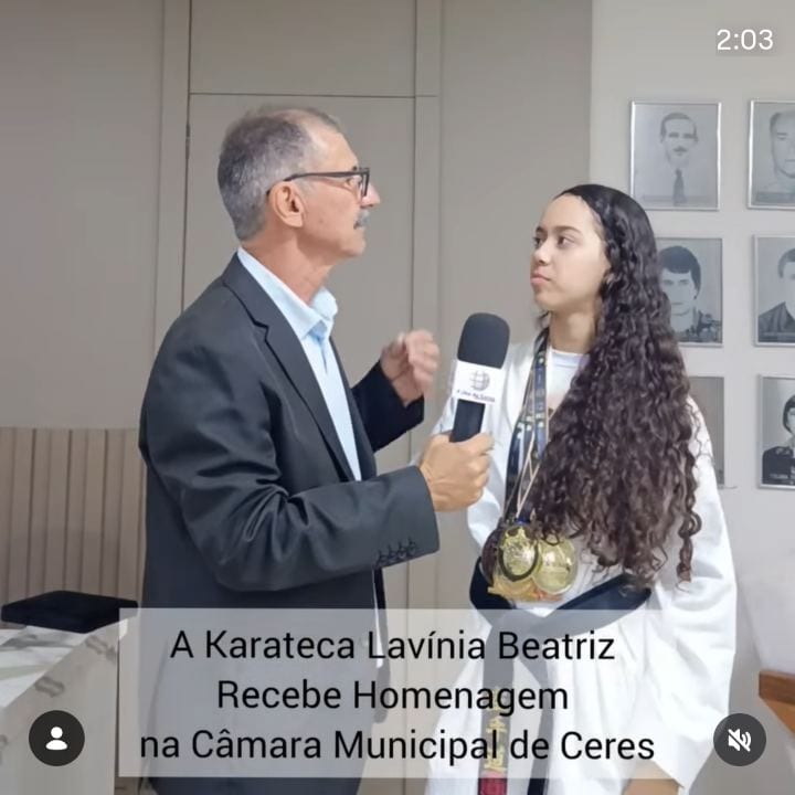 A Karateca Lavínia Beatriz Ferreira Cunha é homenageada na Câmara municipal de Ceres frente a brilhante representação do