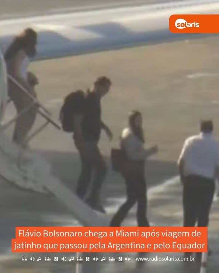 O senador Flávio Bolsonaro (PL) chegou a Miami, nos Estados Unidos, na manhã desta quarta-feira (28), acompanhado da esp