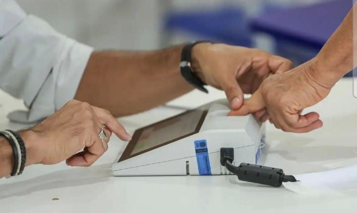 ELEITORES VÃO ÀS URNAS HOJE PARA ESCOLHER O PRESIDENTE DO PAÍS