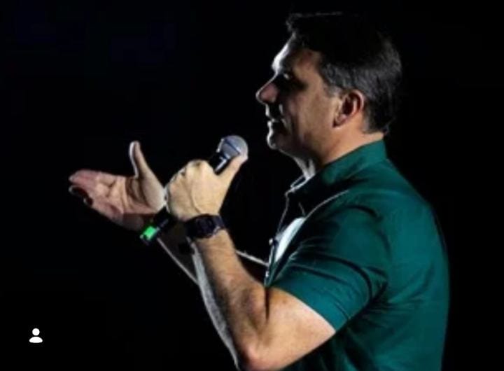 EUA VÃO CONCEDER VISTOS A FLÁVIO BOLSONARO E SUA FAMÍLIA