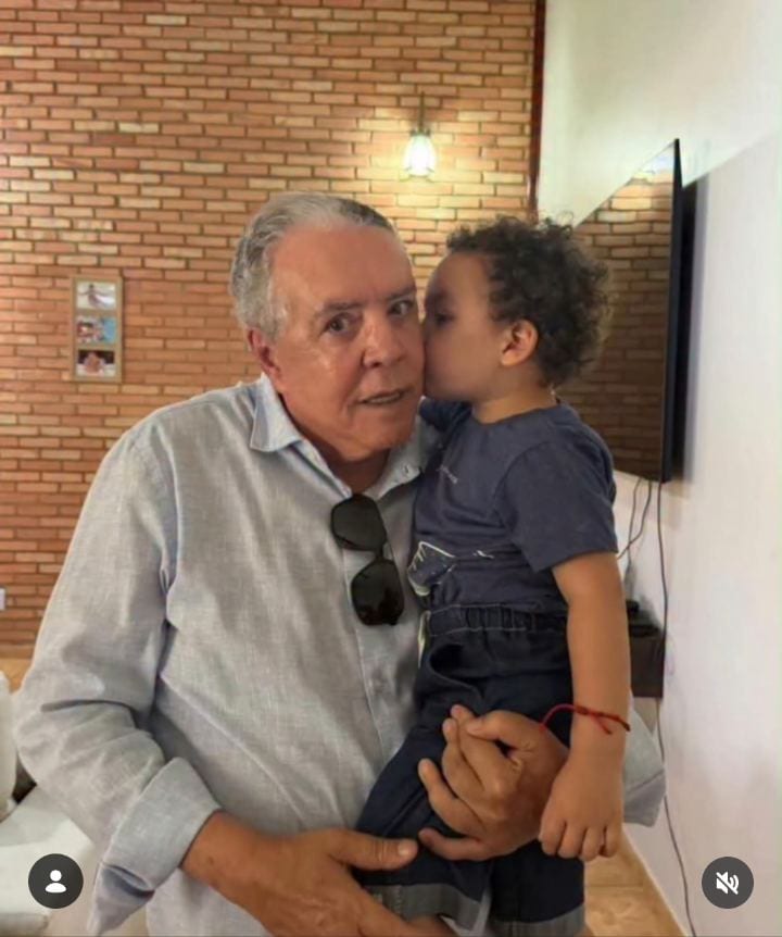 Esbanjando muita saúde, o Ex-prefeito @tiao_caroco_44 volta a Formosa para votar em seu candidato à presidência, e aprov