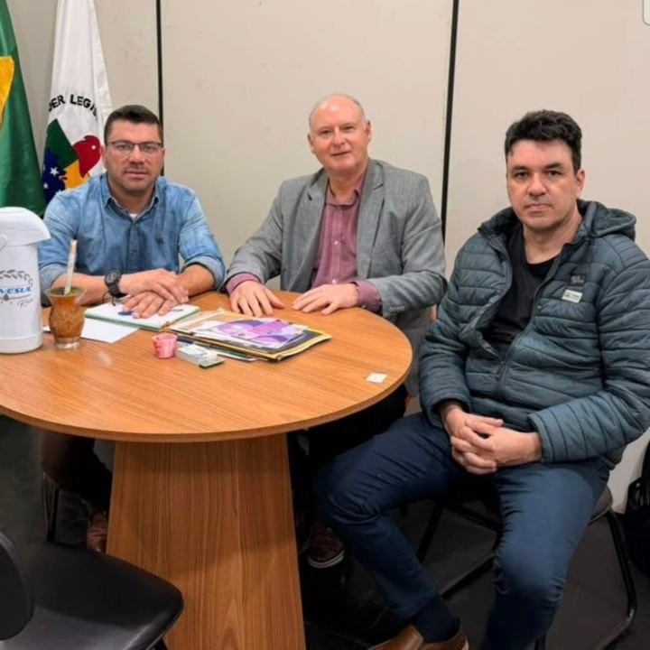 Câmara de Itaqui recebe representante do sistema Città