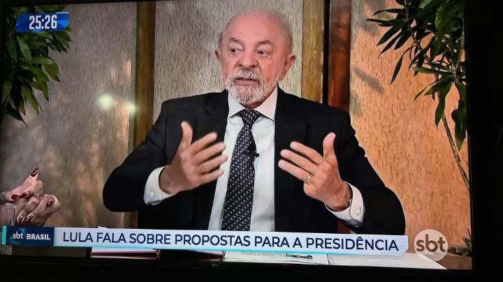 Lula é questionado no SBT sobre anúncios de programas às vésperas das eleições