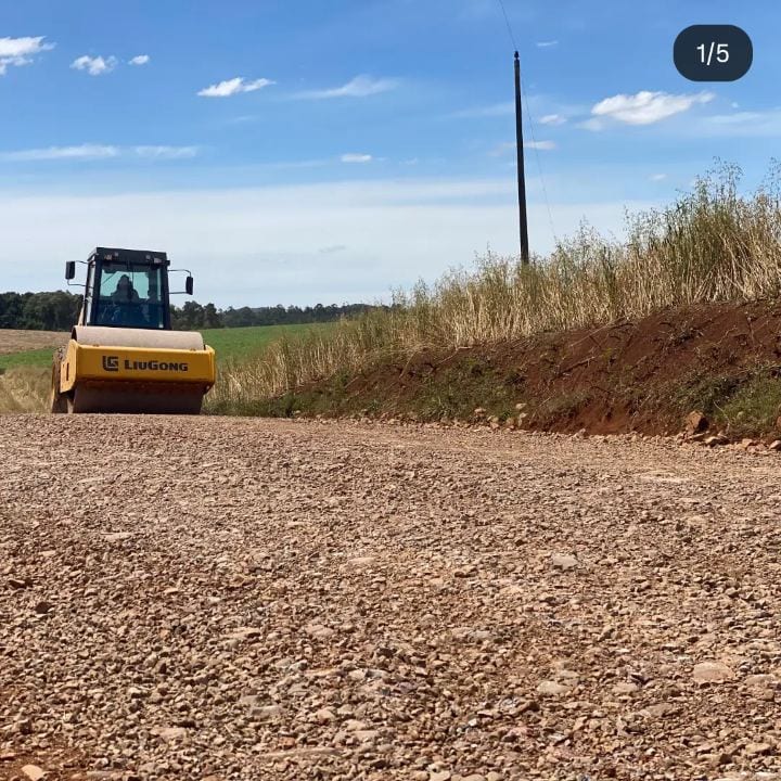 Muliterno realiza patrolamento e compactação em estradas rurais