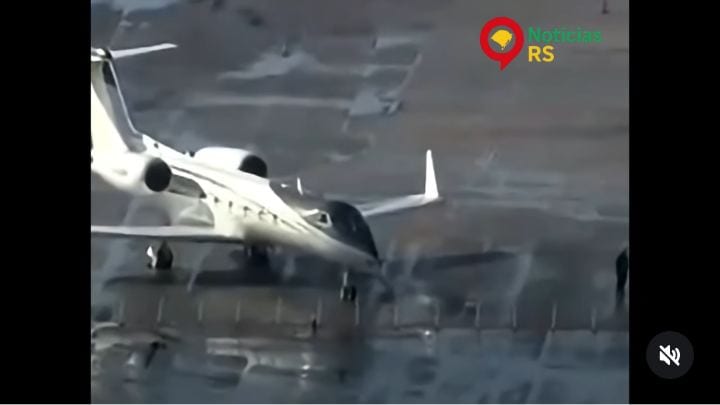 EXÍLIO l Flávio Bolsonaro e família chegam a Miami e deixam aeroporto em carro do governo dos EUA que os aguardava na pi