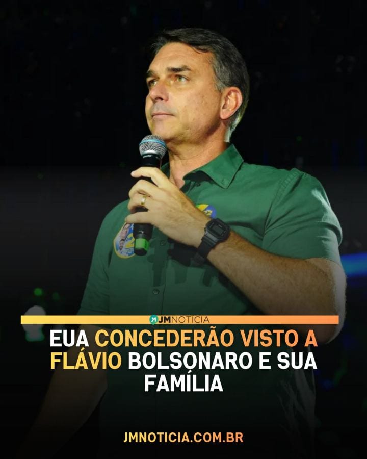 O senador Flávio Bolsonaro (PL-RJ) chegou aos Estados Unidos nesta terça (27), com a esposa e as duas filhas, dois dias