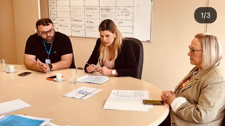 Estive reunida, no meu gabinete da Secretaria Estadual da Saúde (SES), com Amanda Meyer Oro, presidente do Hospital Noss