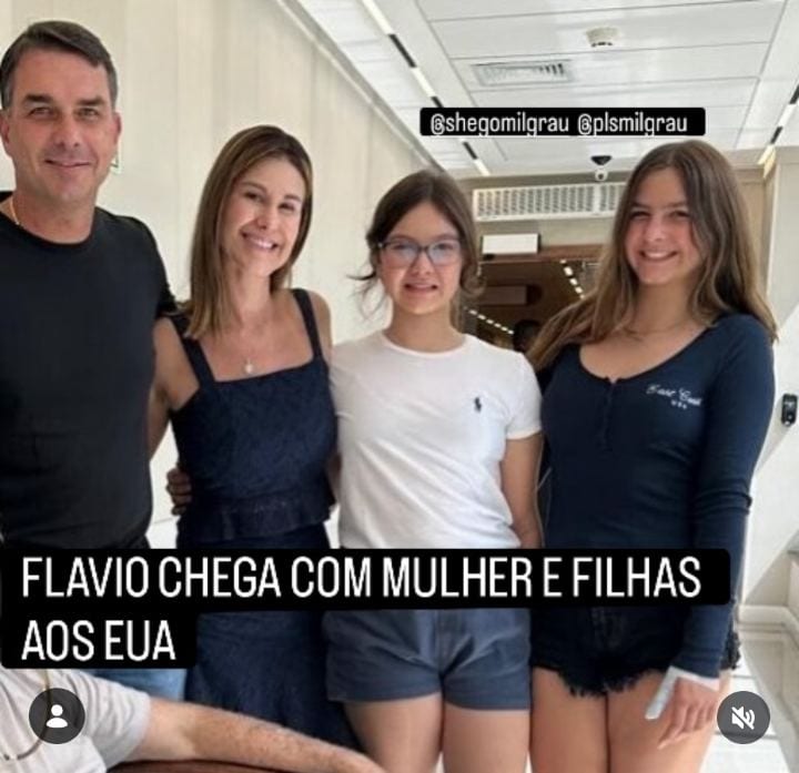 Flávio chega com mulher e filhas aos EUA