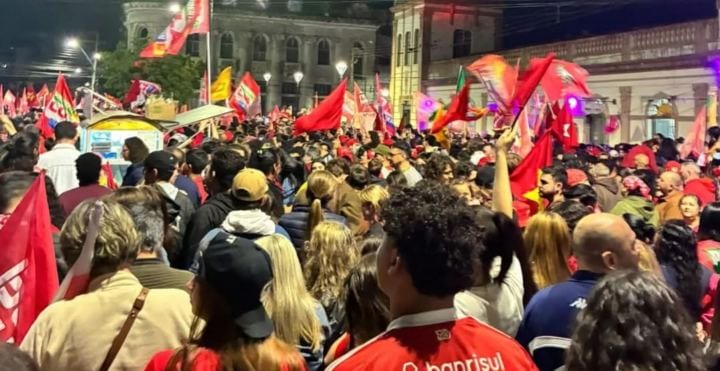 Bandeiras vermelhas tomaram o Mercado Central