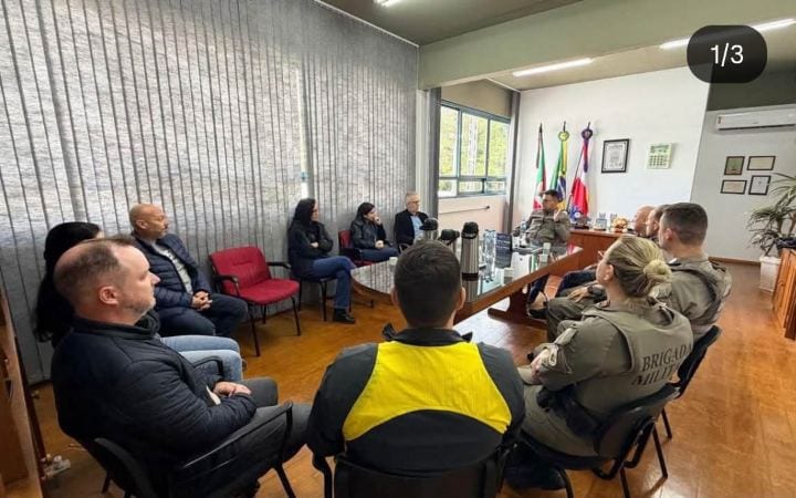 Nesta segunda-feira, dia 26, a Prefeitura de Agudo realizou uma reunião de trabalho com representantes da Polícia Civil