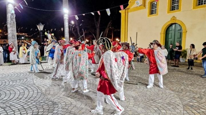#Variedades 3ª FESTA DE SÃO BENEDITO REÚNE CONGADAS, FANDANGO E SHOW DE CHICO TEIXEIRA DE SEXTA A DOMINGO EM SÃO SEBASTI