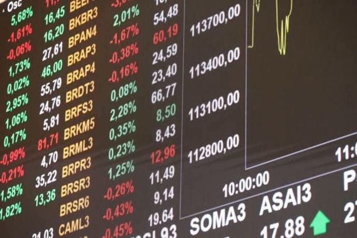 Ibovespa registra maior queda semanal desde 2020 e dólar dispara após eleições no Brasil