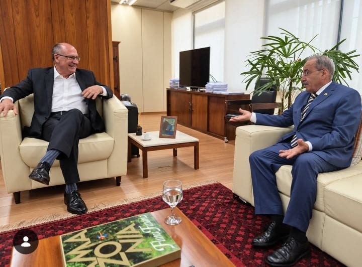 Estive em reunião com o vice-presidente da República, Geraldo Alckmin, tratando de assuntos de interesse de Roraima.