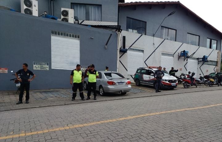 #Fiscalização OPERAÇÃO DA PREFEITURA E POLÍCIA MILITAR COÍBE CIRCULAÇÃO DE MOTOS COM ESCAPAMENTO ADULTERADO EM ILHABELA