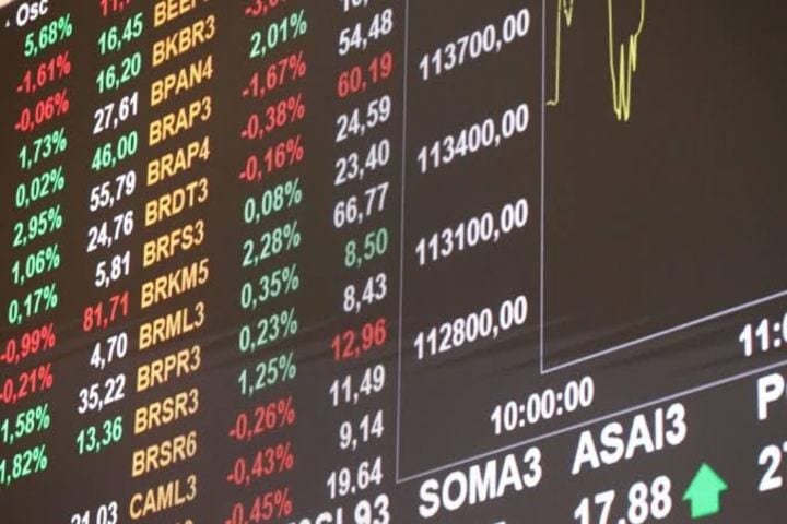 ECONOMIA l Ibovespa registra maior queda semanal desde 2020 e dólar dispara após eleições no Brasil